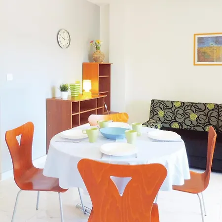 Amazing In With Kitchen Apartment *