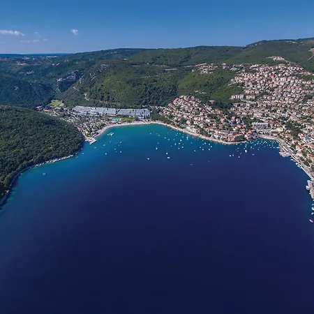 Apartment Stunning Apartment In Rabac With Wifi